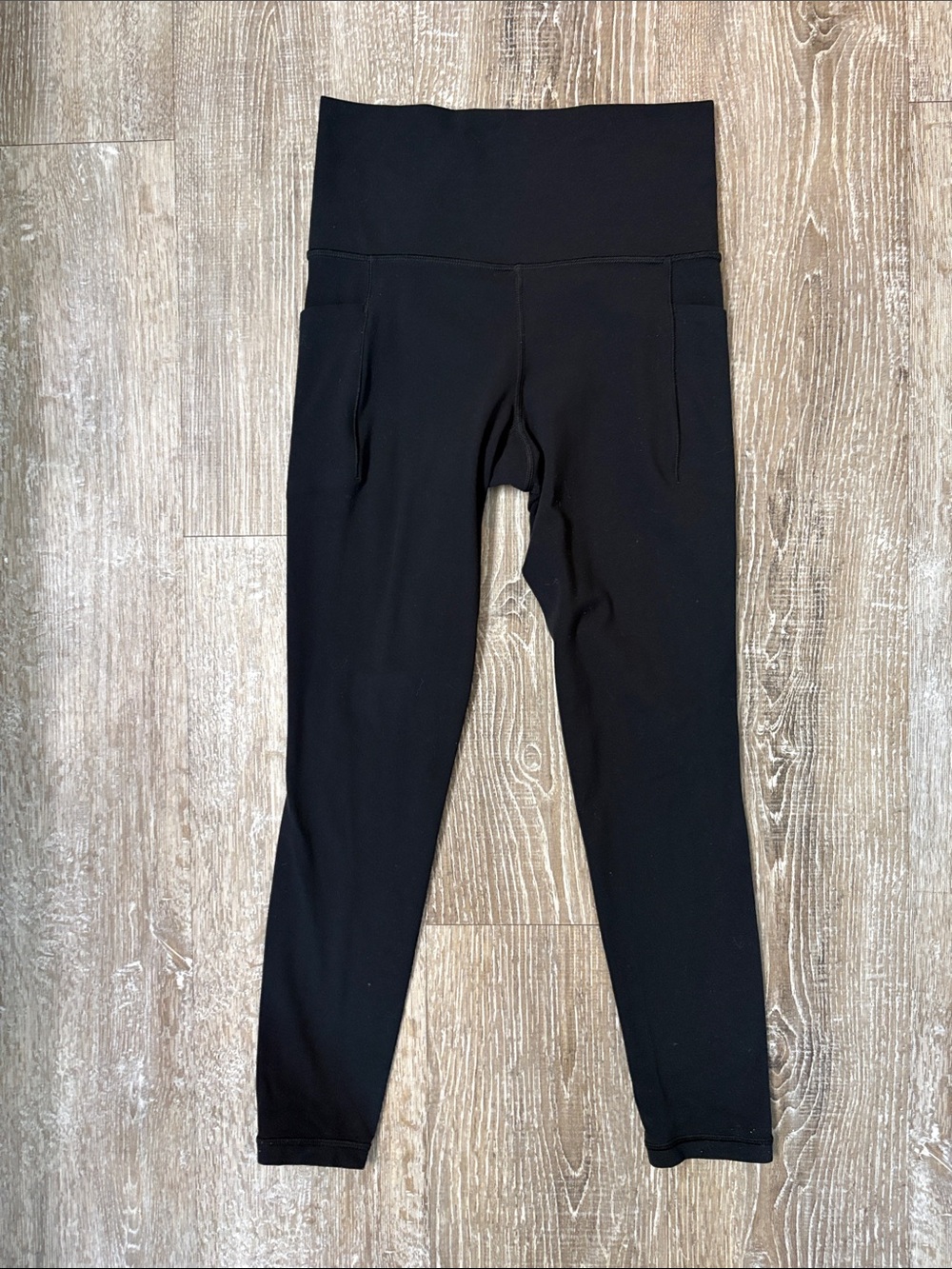 Athleta Salutation Stash 7/8 Leggings